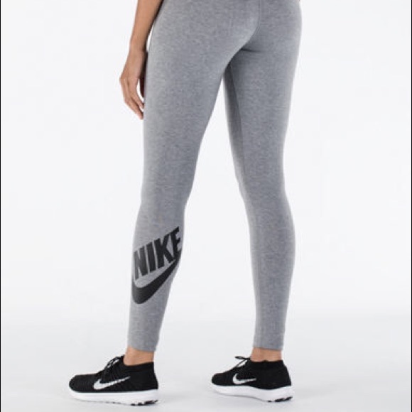 Nike Pants - HP🎀🎉🛍Nike leg a see leggings
